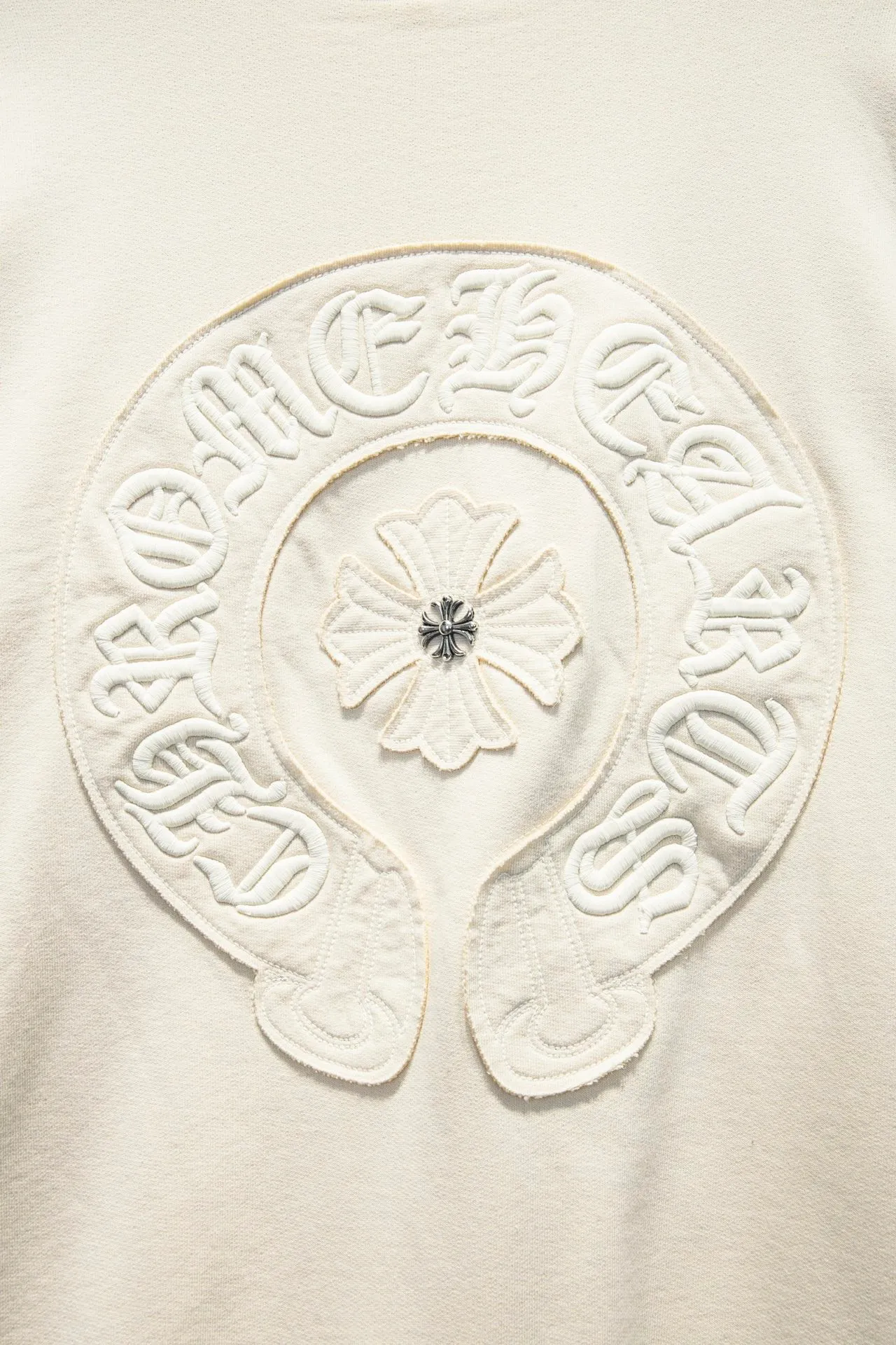 P260 🆕Chrome Hearts Home 420 grams, different from the market, texture is incomprehensible, os version is really charming, Chrome Home is also really unique, every new season's new product version is to the extreme, very practical, can be worn casually, nice✔️ - ⚠️100% cotton, using custom-dyed terry cotton sweatshirt surface, 420g double yarn, comfortable feel Made from imported knitting needle carded cotton, the thickness is moderate, drapey and contoured, making the upper body comfortable! ! It is very tolerant to fat body types and can instantly lose five pounds after wearing it!  Front panel #Back panel hardware elements# The English letters are arranged artistically. Imported Tajima high-density heavy-duty embroidery technology. The fonts are three-dimensional and full. The body is treated with washed and distressed elements, which greatly increases the interest of the clothing; unique visual effects.  Hem Loose closing Double-layer fabric Good closing effect Exquisite hemming Color: washed black, apricot Size: S-M-L-XL